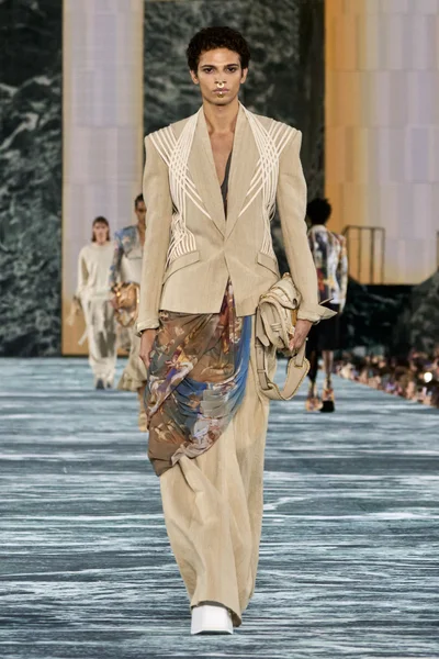 Look 26